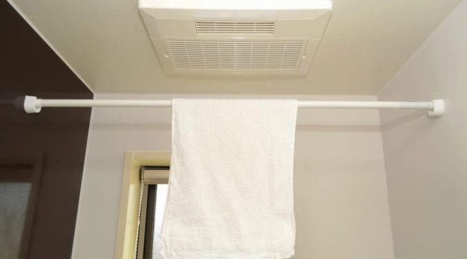 quat hut thông gió phòng tắm